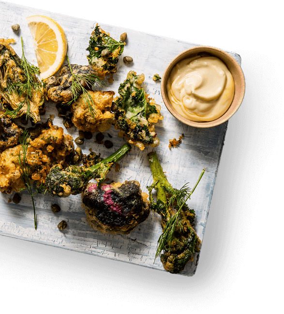 Fried vegetable appetizer platter